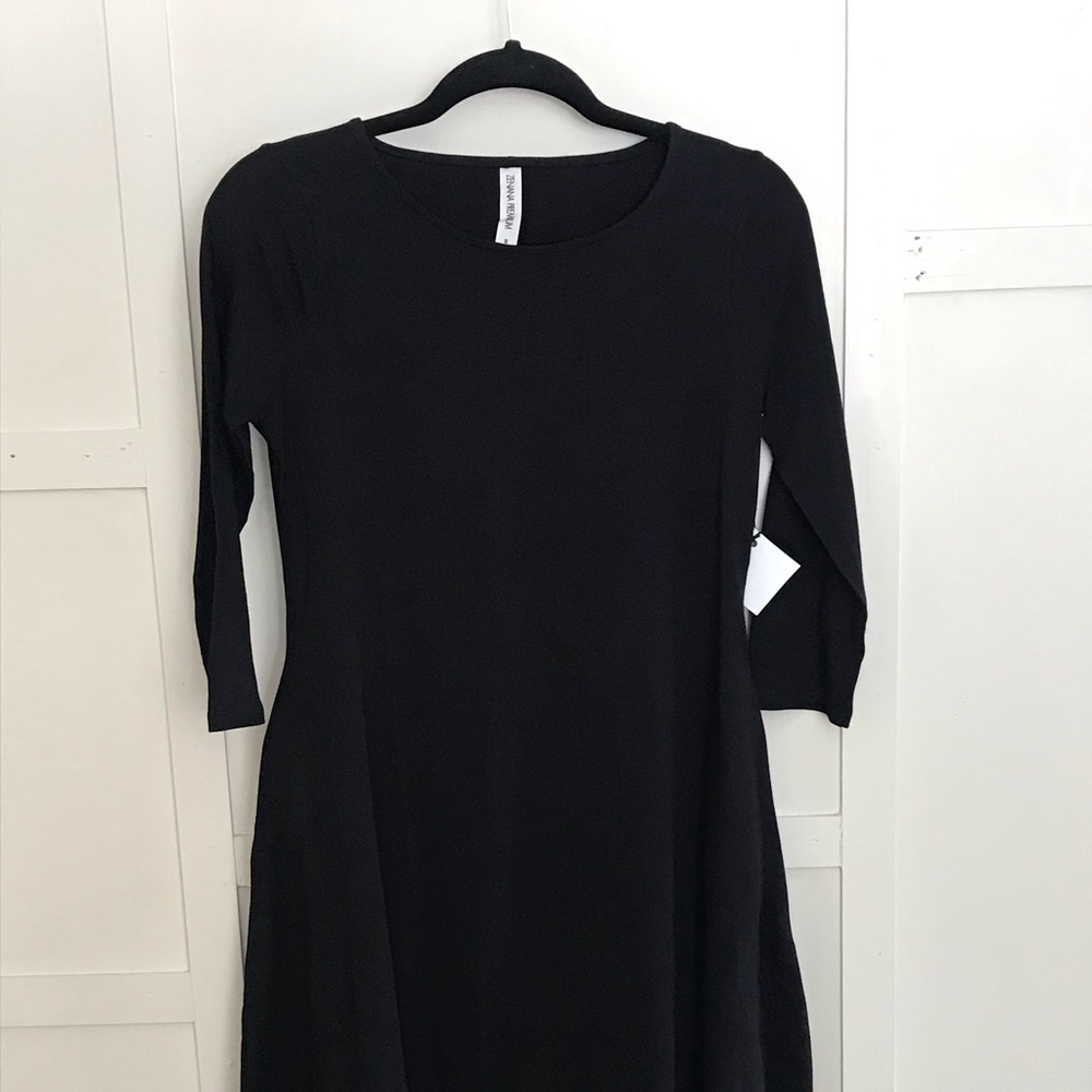 Black swing dress. Knit with pockets.